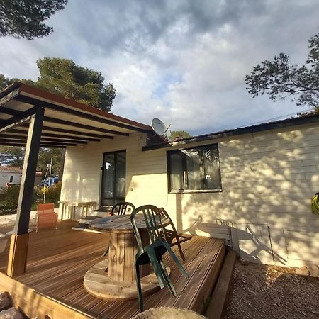 Mobilhome A Deux Pas Du Circuit Du Castellet Avec Terrasse Vue Mer Le Castellet  Exterior photo